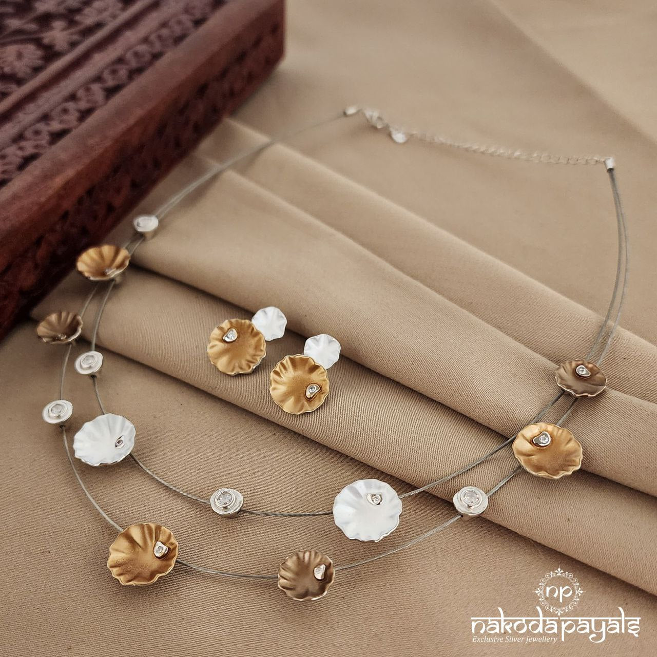 TrioColor Shell Neckpiece With Earrings (St2719)