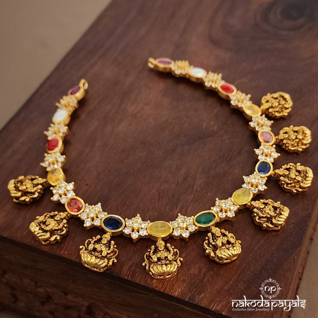 Sparkling Lakshmi Navaratna Neckpiece (Gn9933)