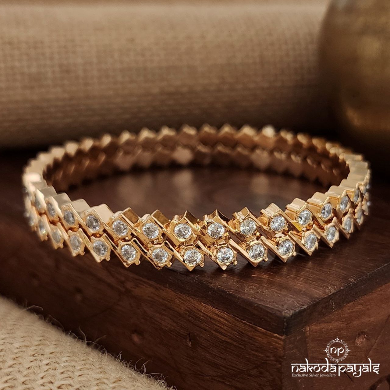 Sparking White Bangle Pair (Gk3052)