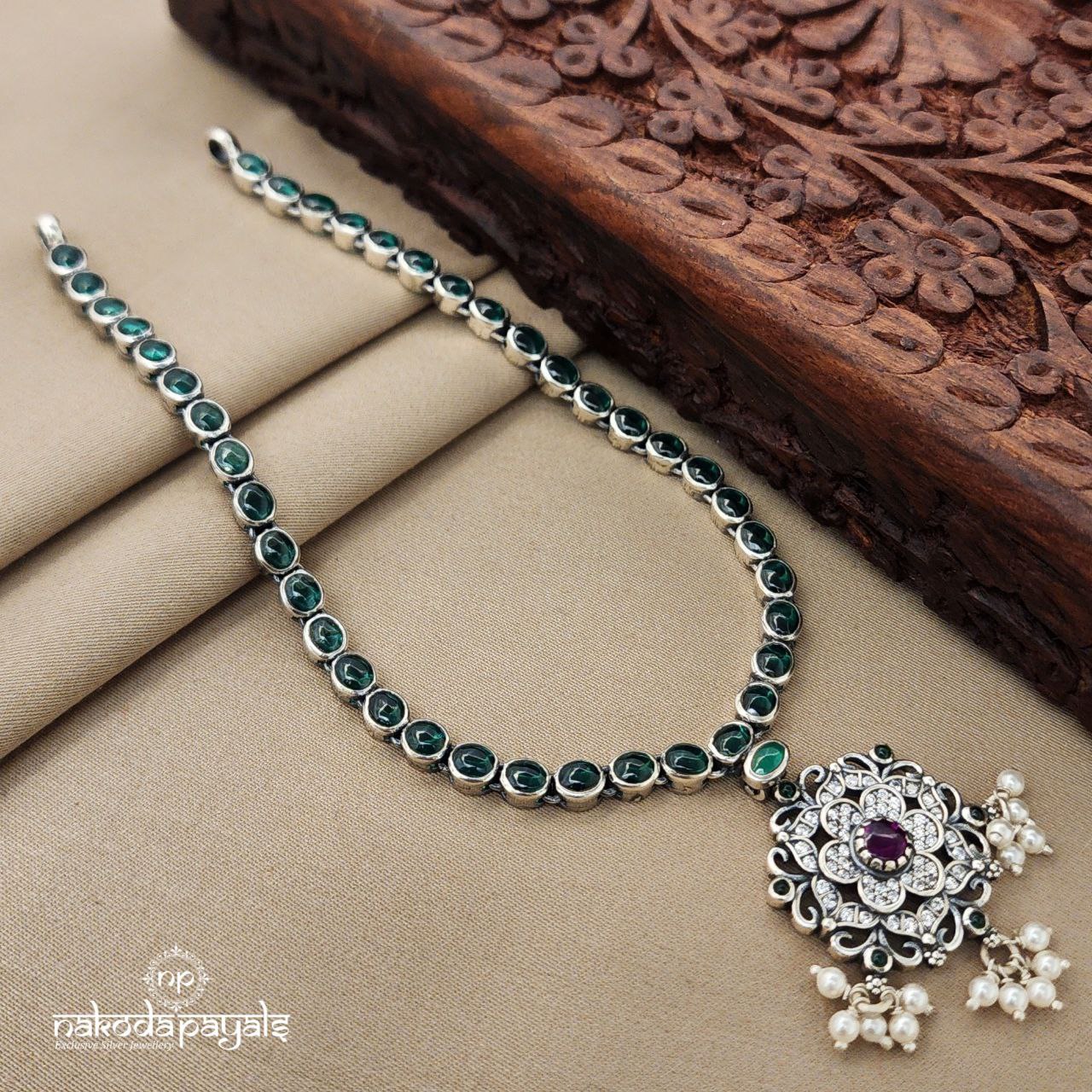 Pearled Drop Green Neckpiece (N10710)