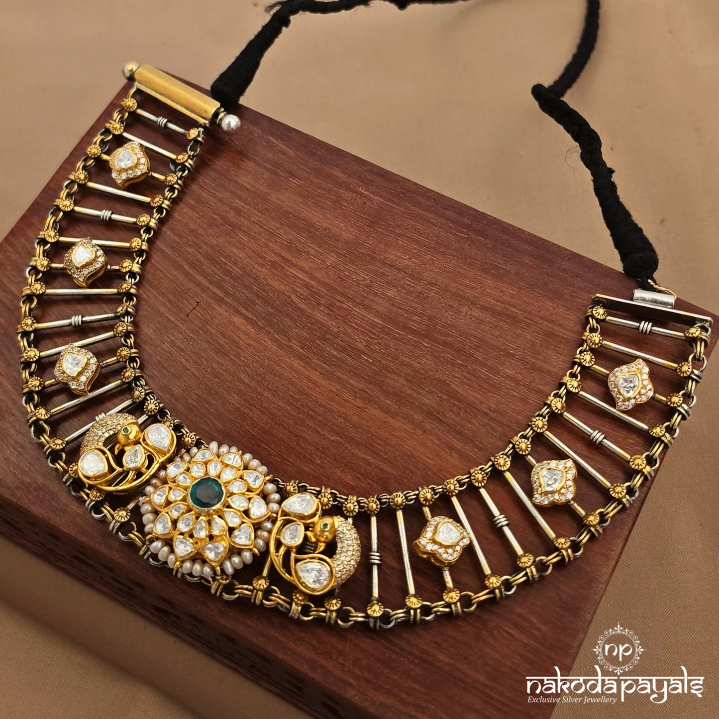 Exemplary Peacock Pearly Floral Neckpiece (N11922)