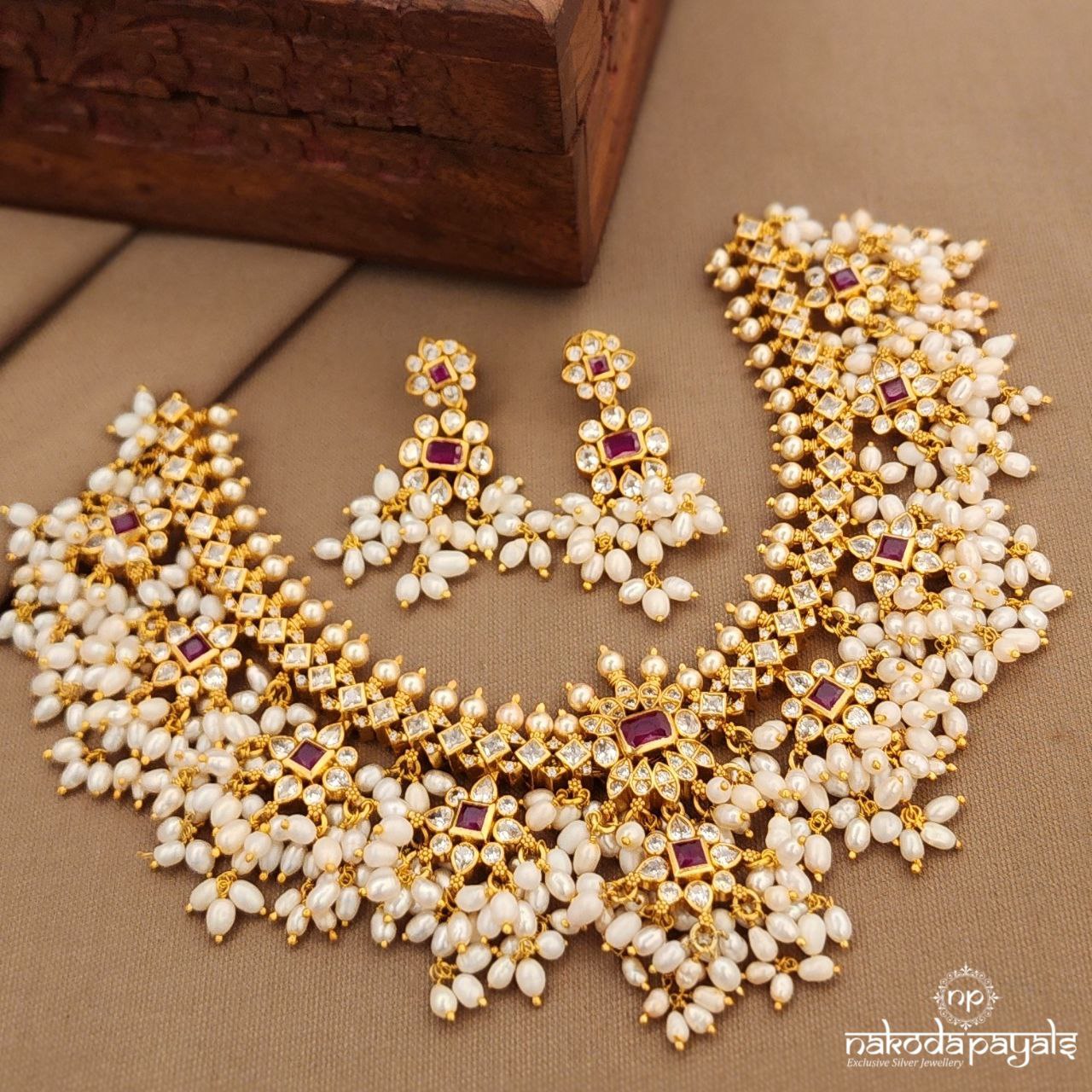 Guttapusalu Neckpiece With Earrings (Gn9940)