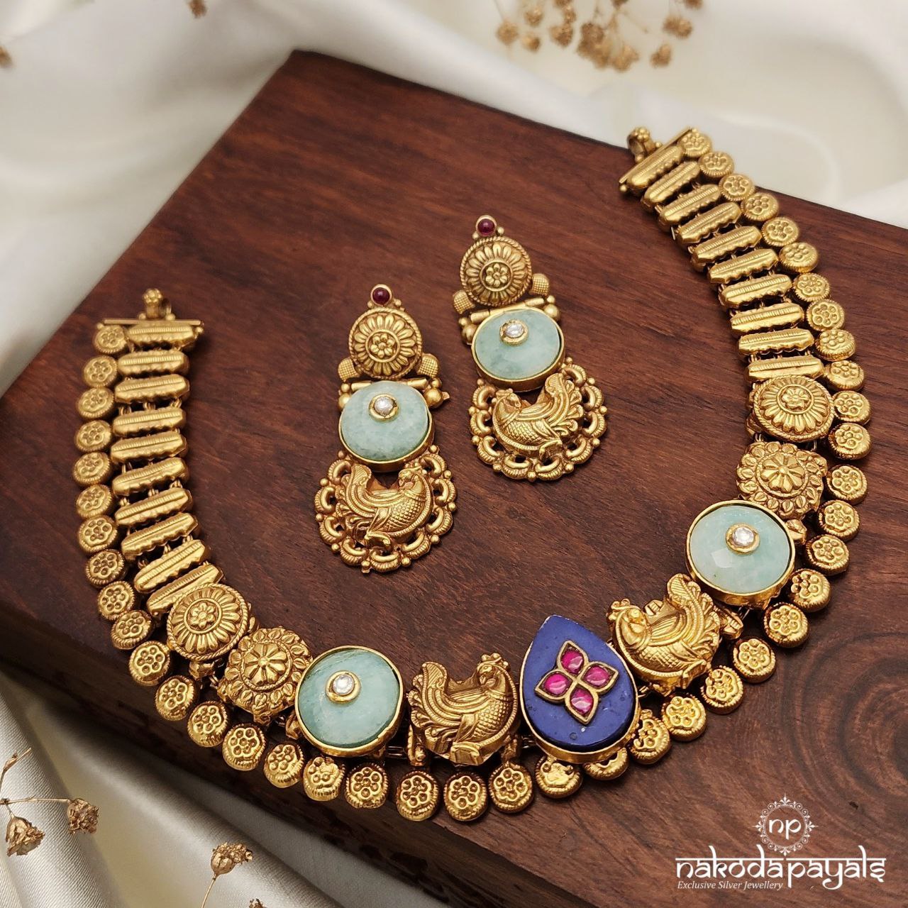 MultiColor Neckpiece With Earrings (Gn8689)