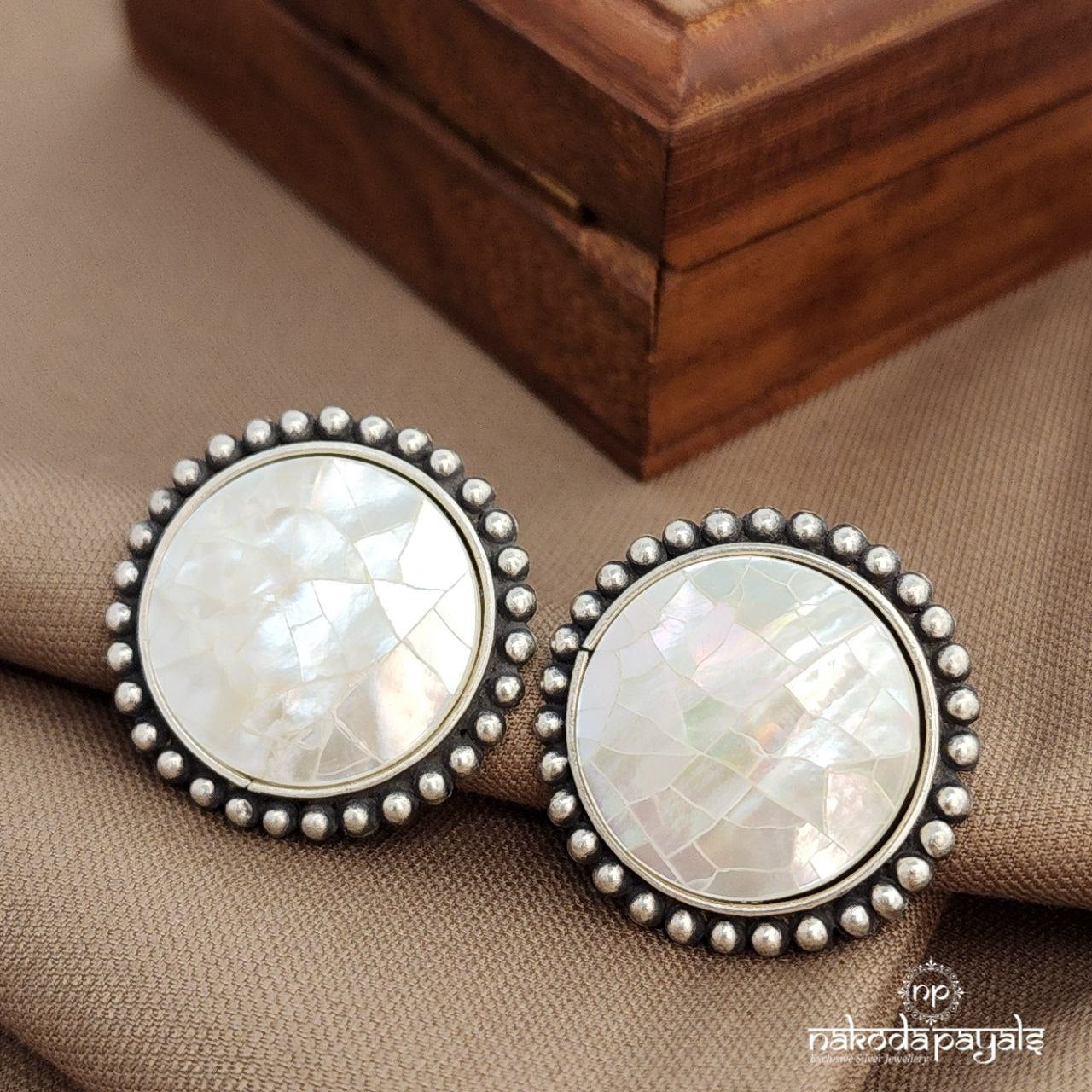 MOP Circular Studs (S3885)