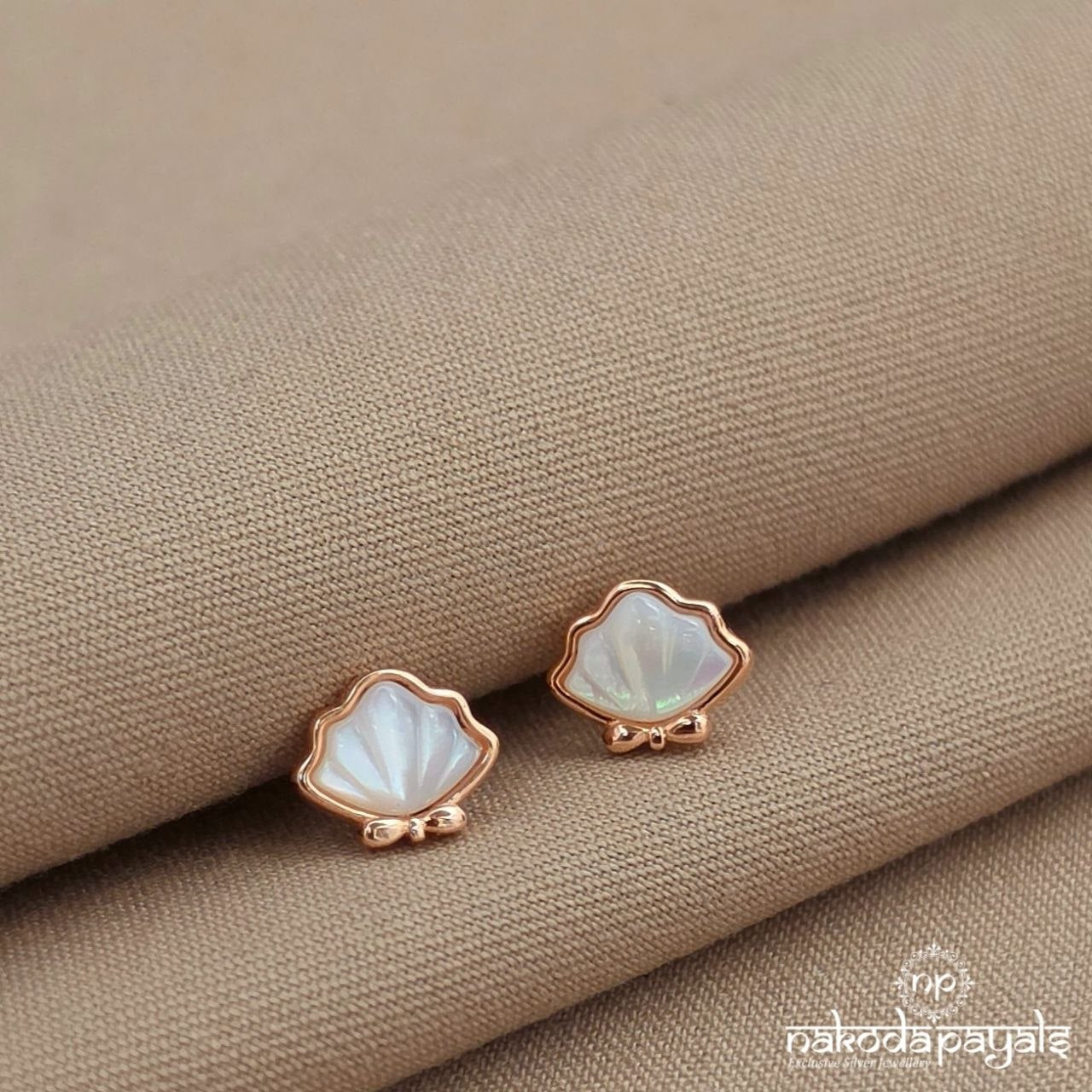 MOP Exquisite Shell Studs (St4103)