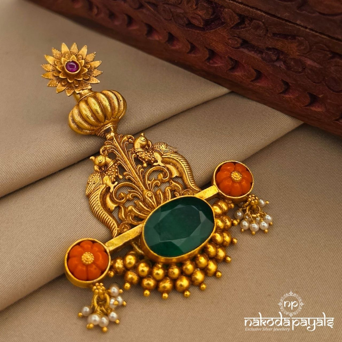 Twin Peacock Green Coral Pendant (Gp2698)