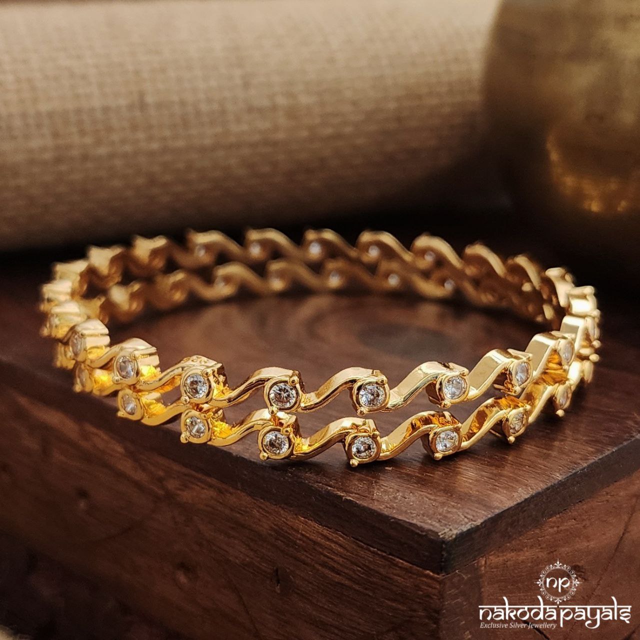 White Sparkling Bangles (Gk3040-43)