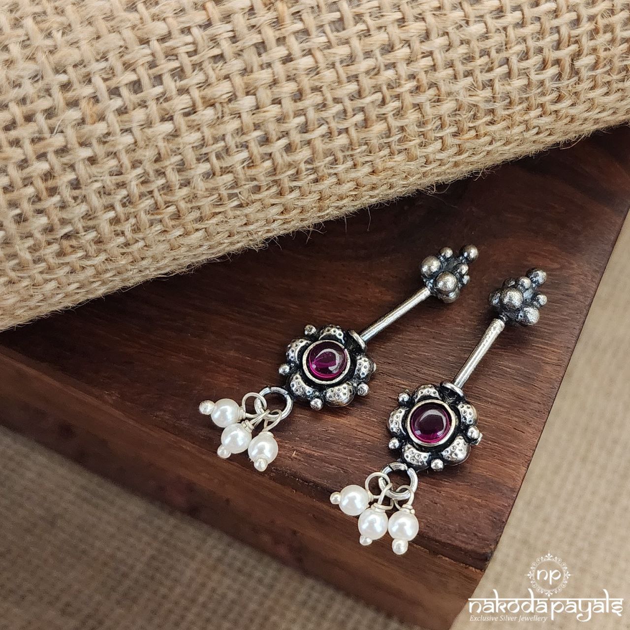 Red Pearled Drop Bugadi (St2962)