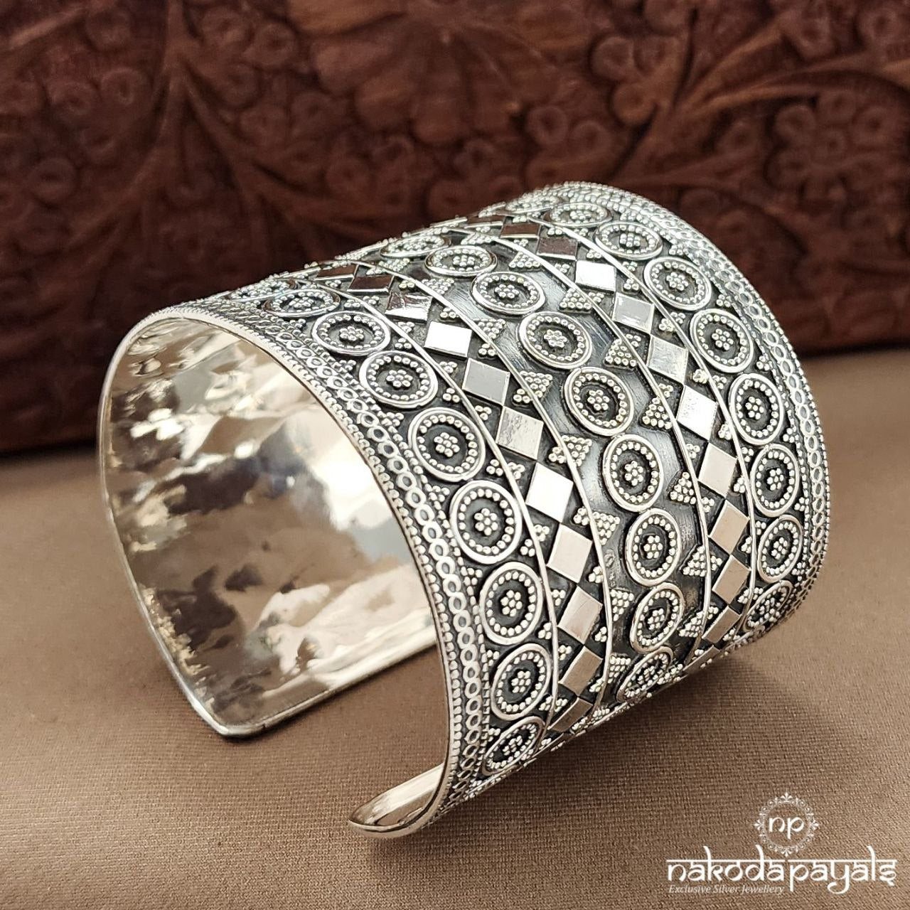 Amazing Circular Oxidised Adjustable Kada (K6180)