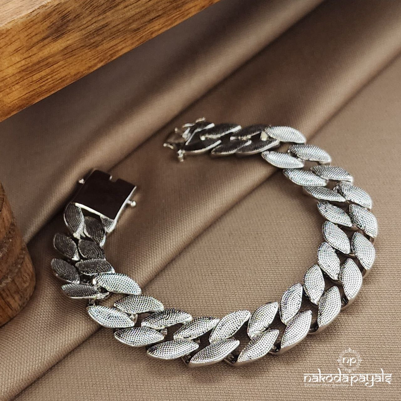 Dotted Linked Men's Bracelet (Mc1070)