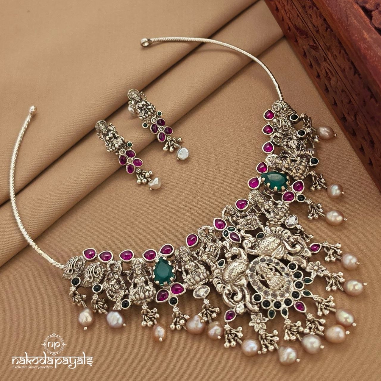 Traditional Multicolor Neckpiece With Earrings (N11716)