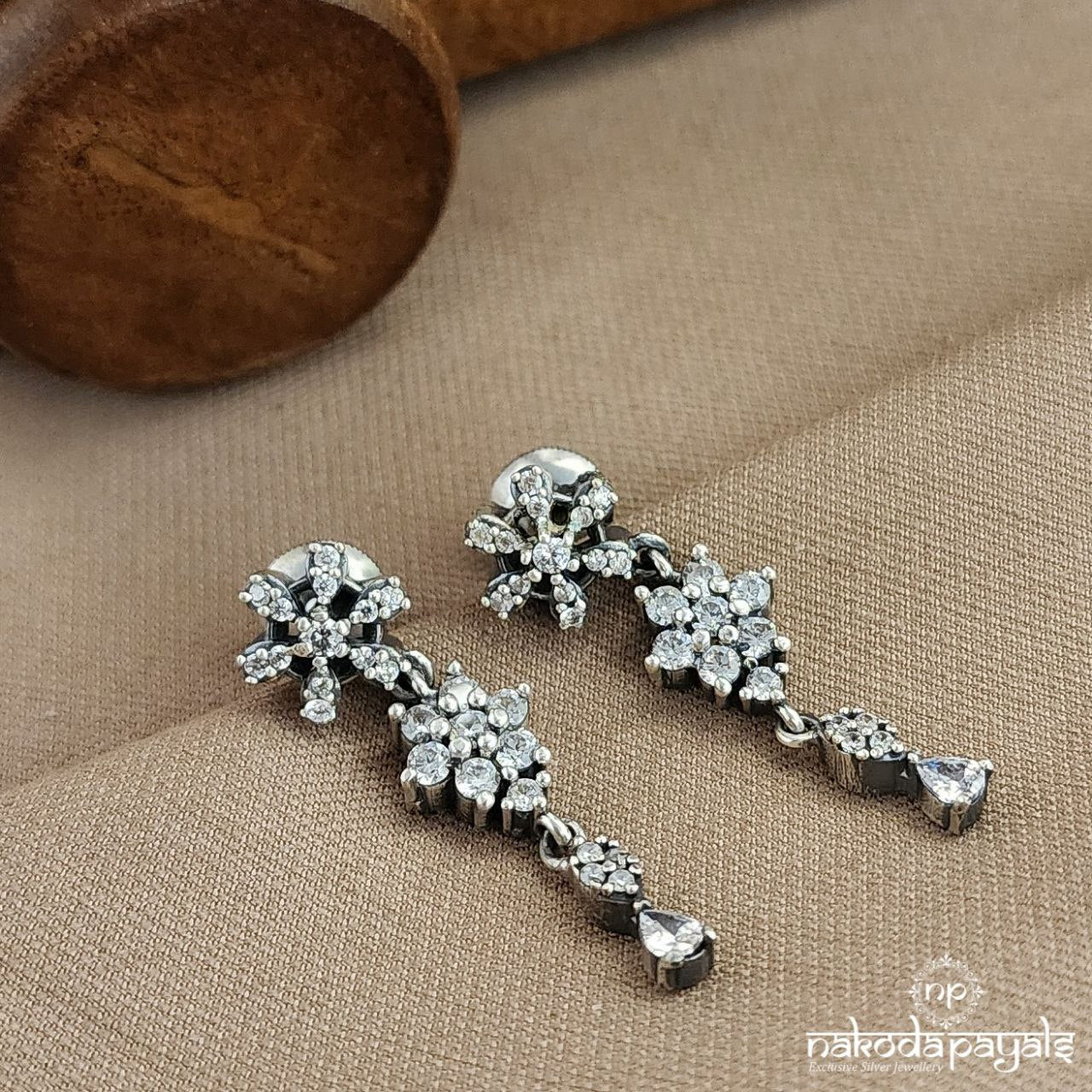 Floral White Studs (S3630a)