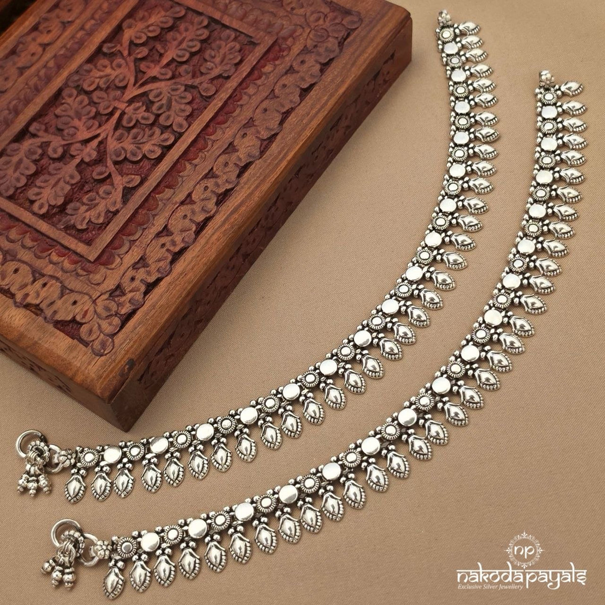 Exemplary Floral Anklets (A7131)