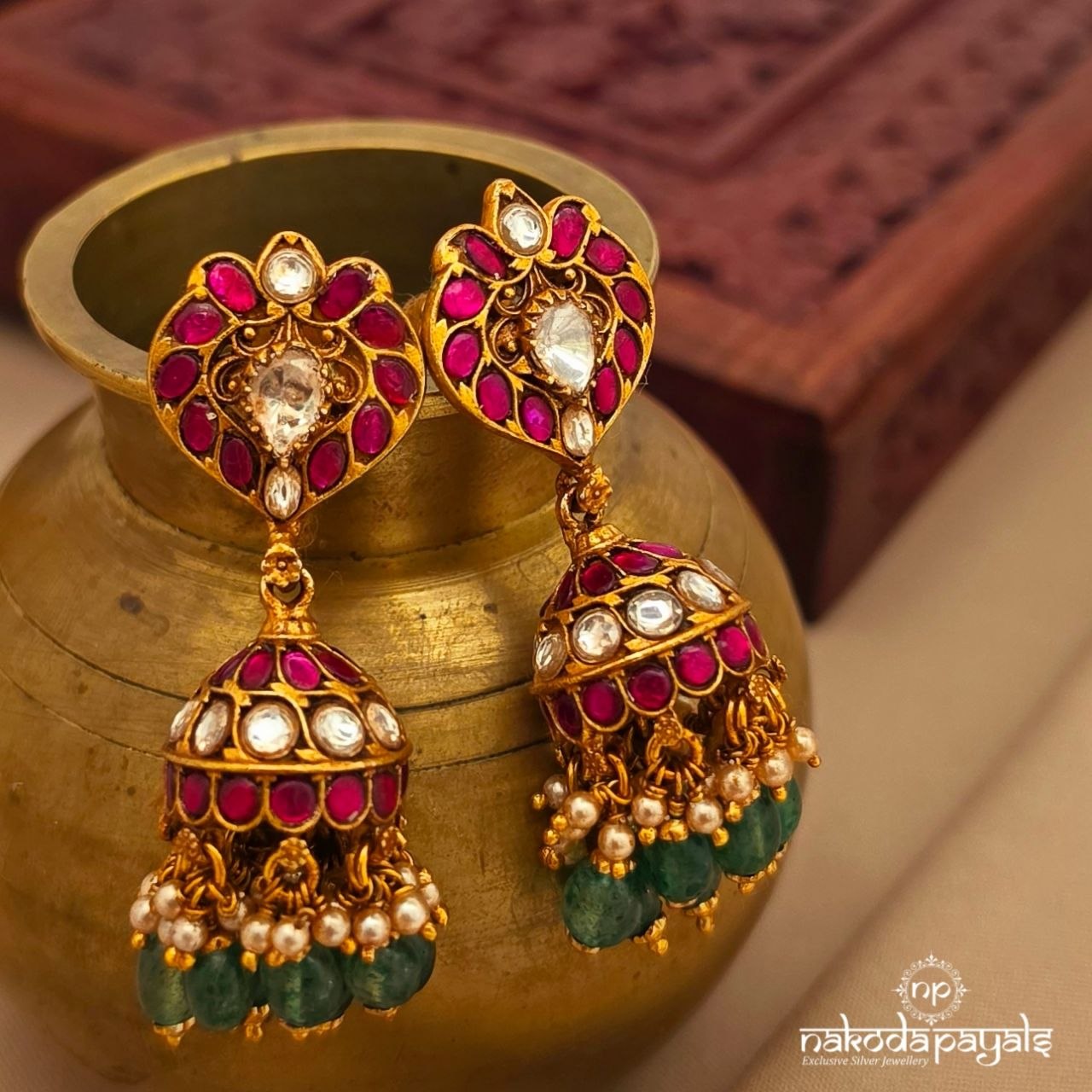 Pearly Stunning Jhumka (Ge10613)