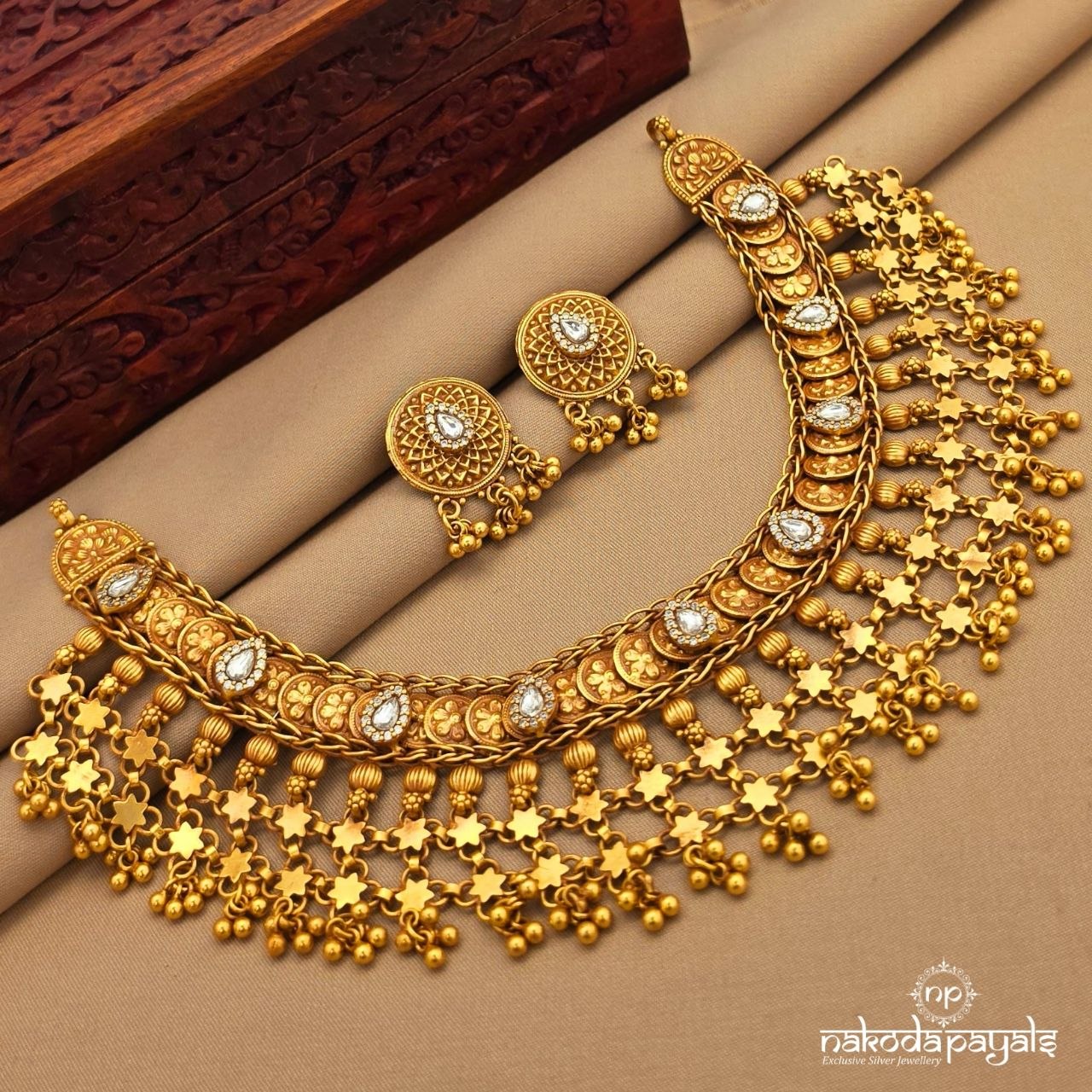 Endearing Floral Neckpiece With Earrings (Gn10360)