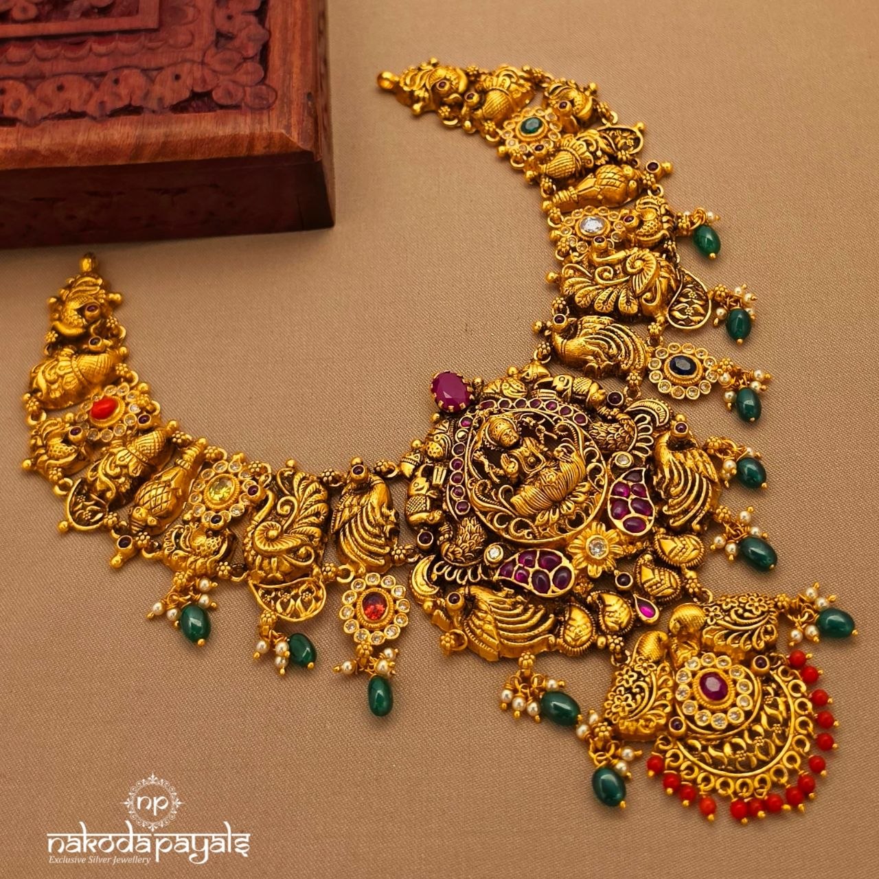 Traditional Coral Lakshmi (Gn10192)