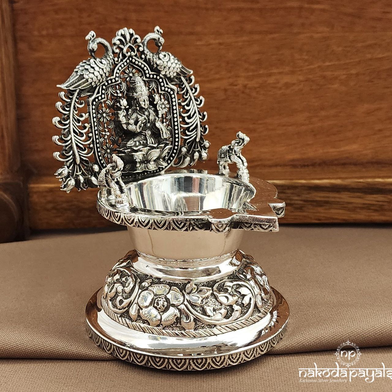 Peacock Lakshmi Kamakshi Deepam (Aa2513)