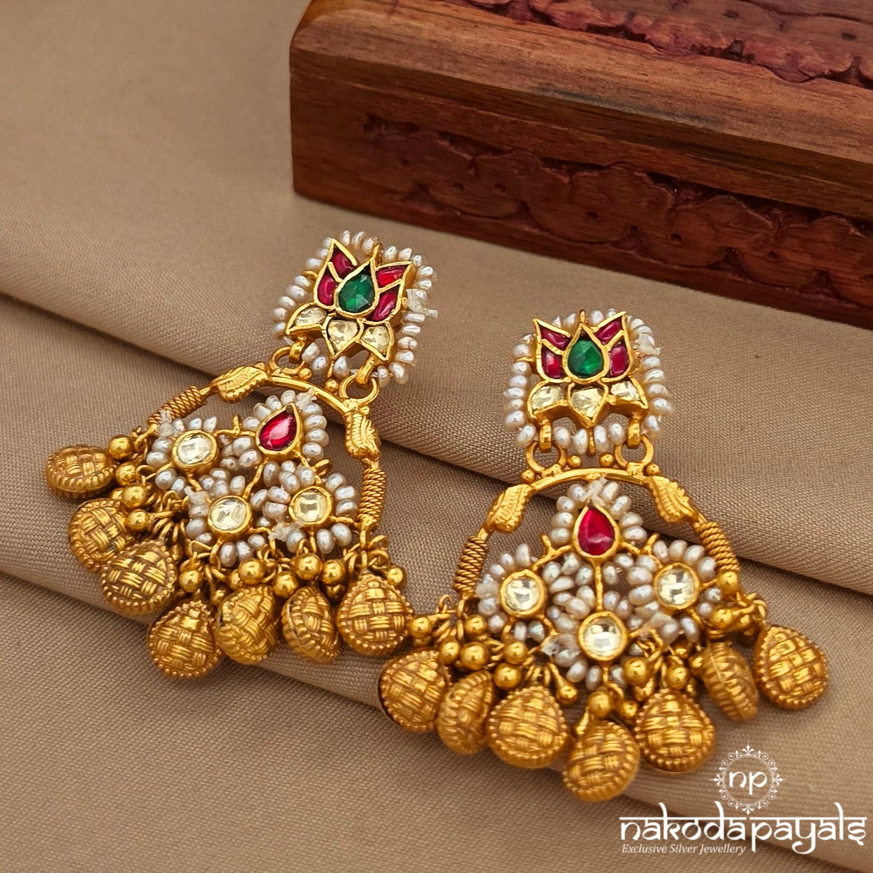 Lotus Kundan Pearly Earrings (Ge10951)