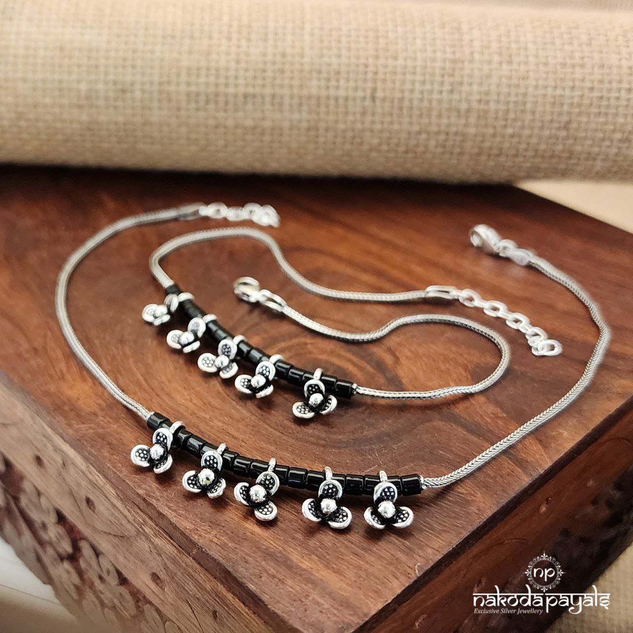 Pent Flowers Rhodium Anklets (A5746)