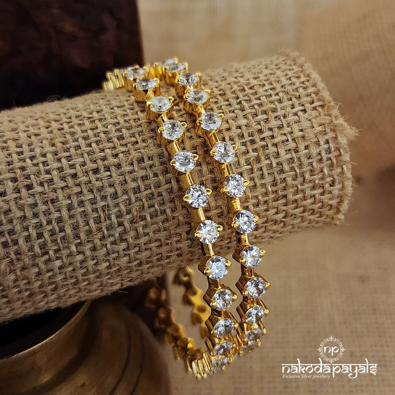 Sparkling White Bangles (Gk2837)