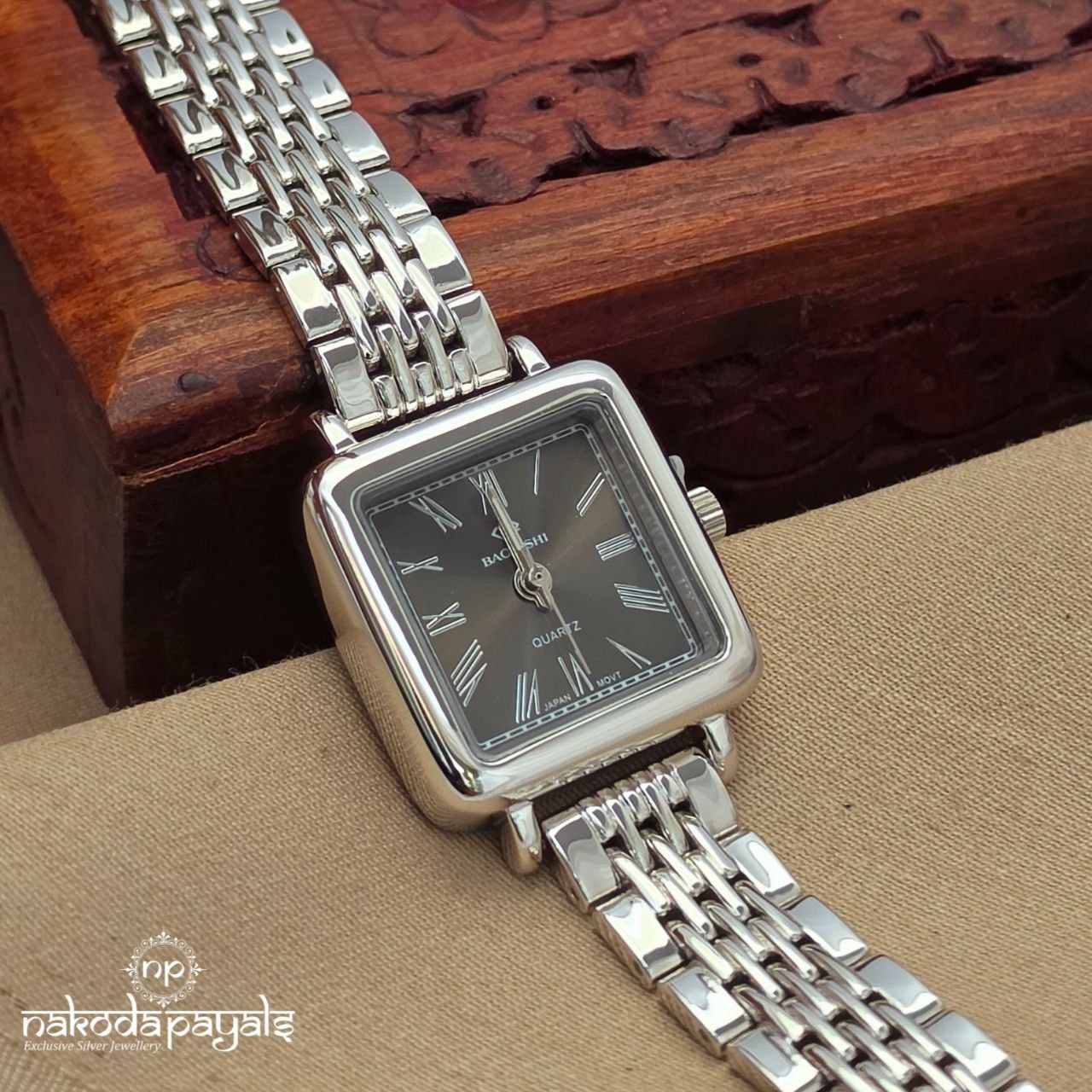 Eye-Catching Watch (W0299)