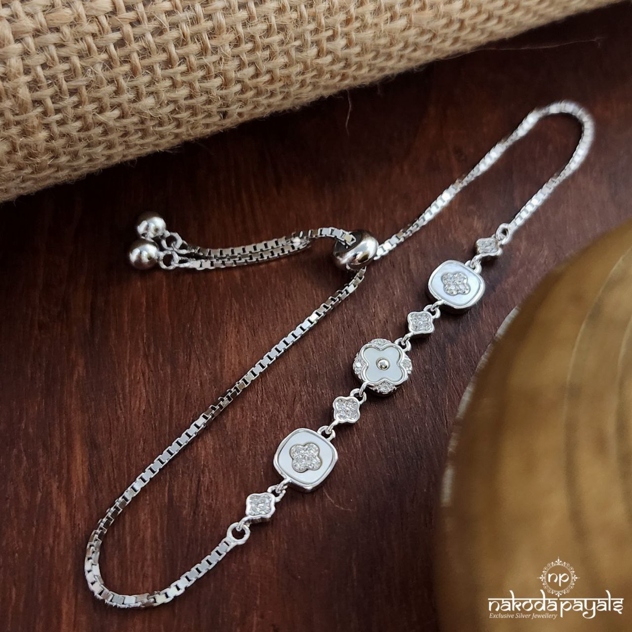 MOP White Bracelet (Br1662)