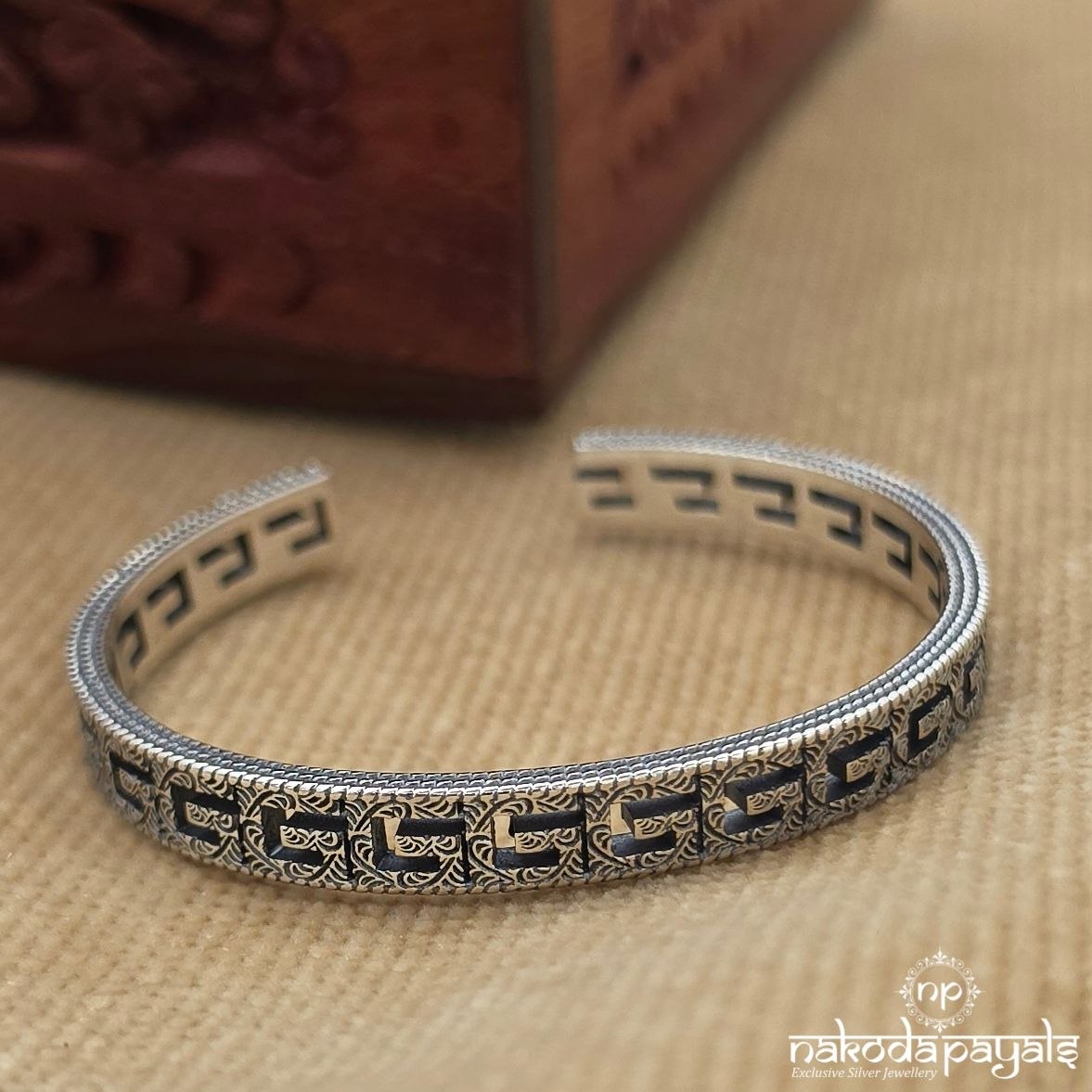 Captivating Cuff Kada (k6355)