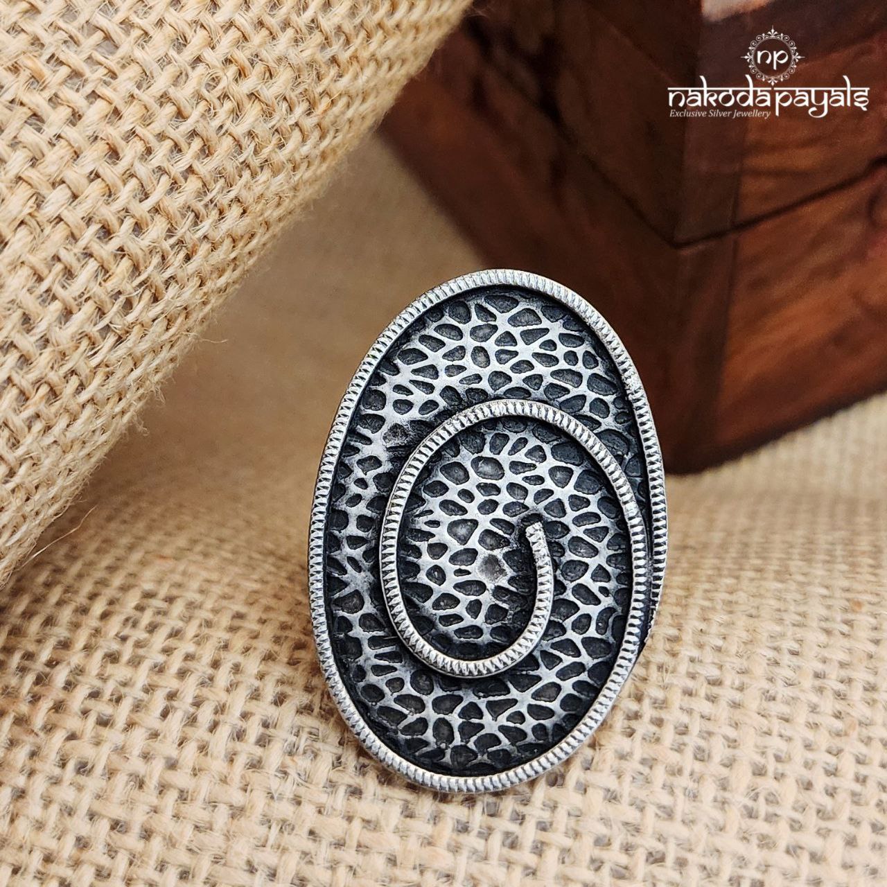 Plain Oval Finger Ring (F2477)