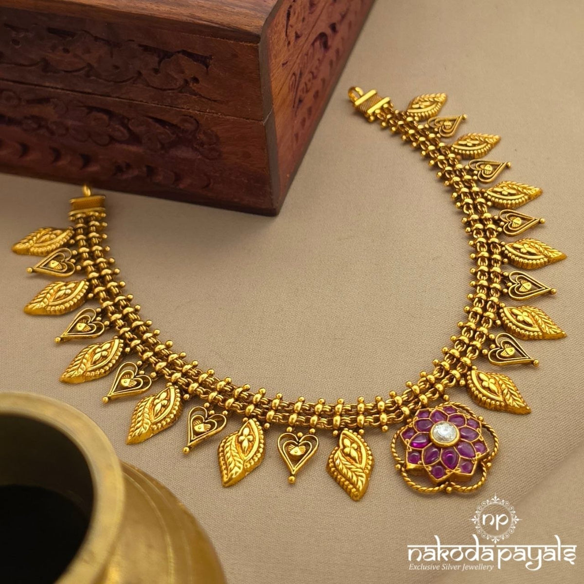 Hearty Floral Neckpiece (Gn10800)