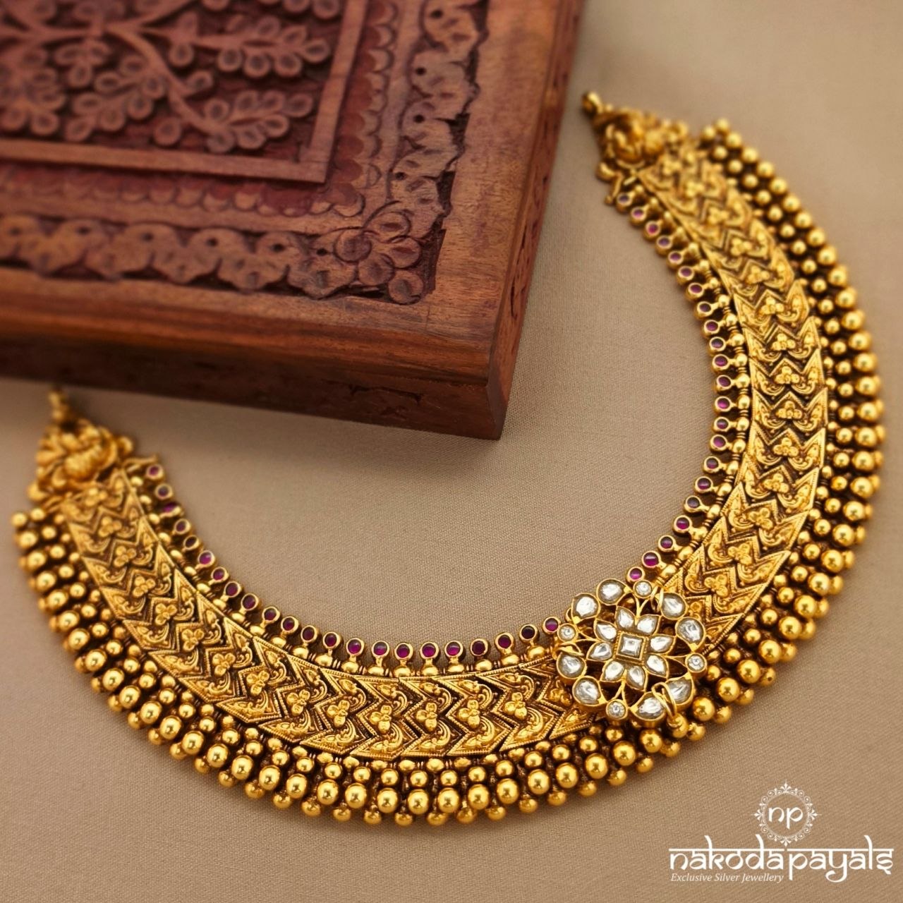 Exquisite Floral Peacock Neckpiece (Gn10647)