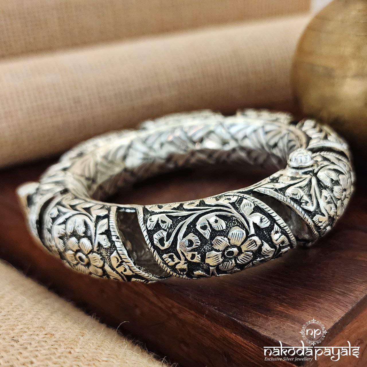 Unique Screw Kada (K5007)