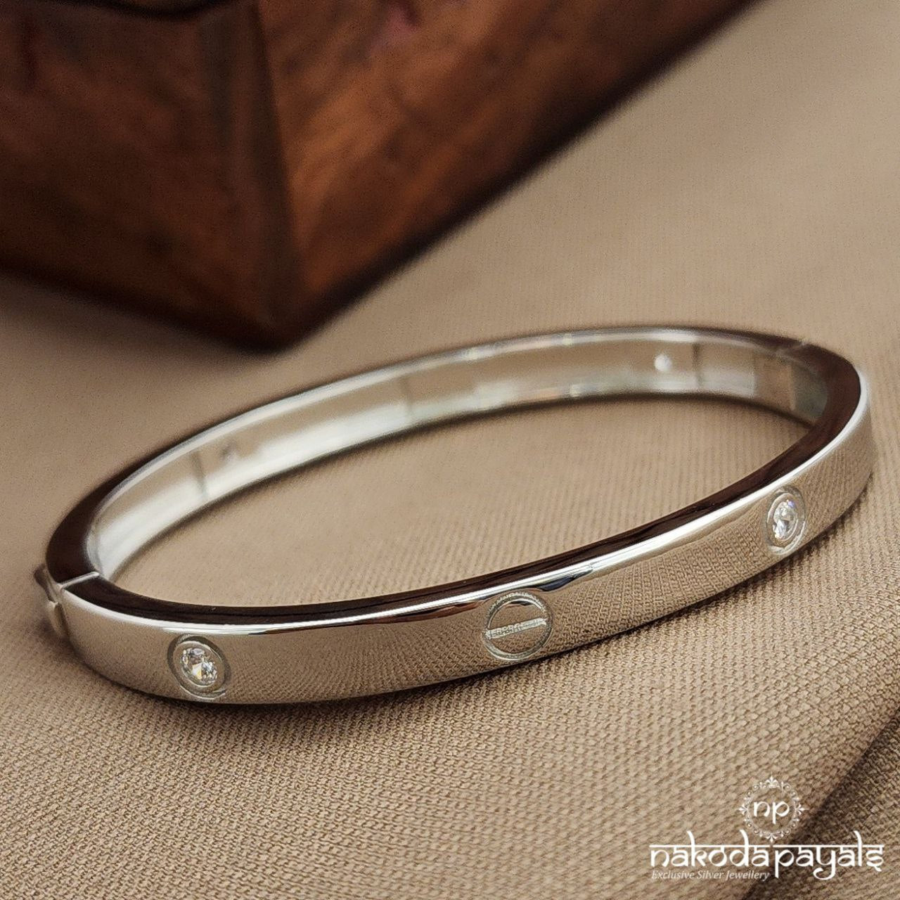 Dotted White Kada (St3787)