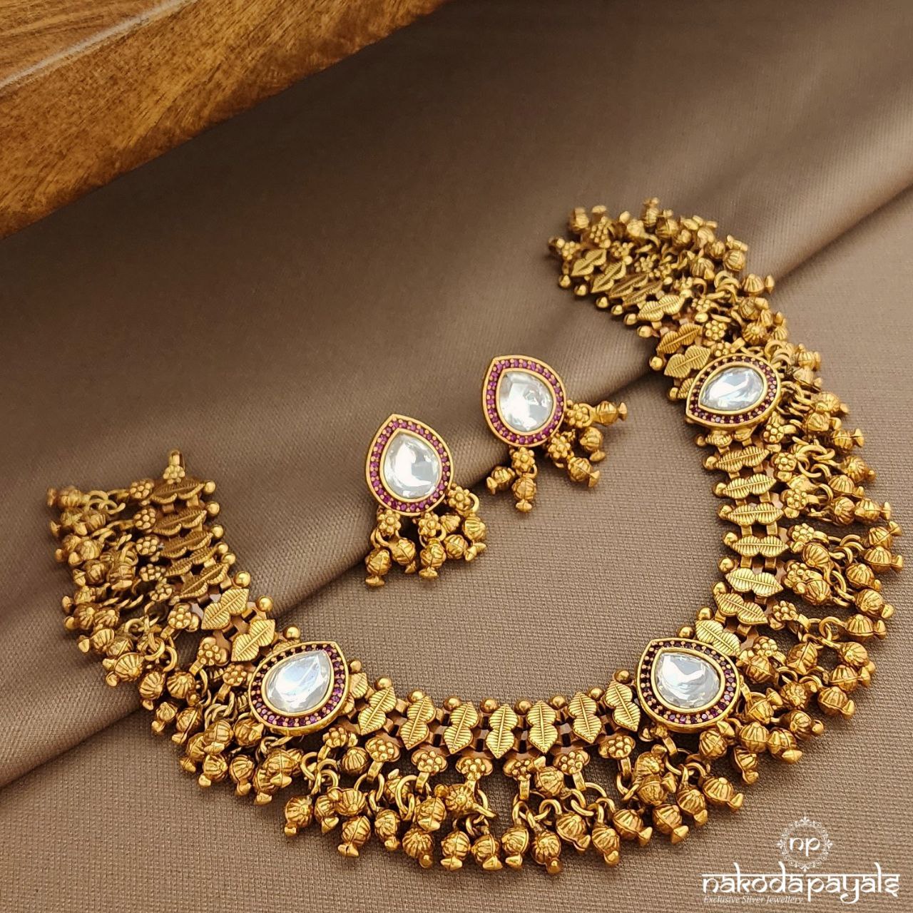 Traditional White Neckpiece With Earrings (Gn9464)