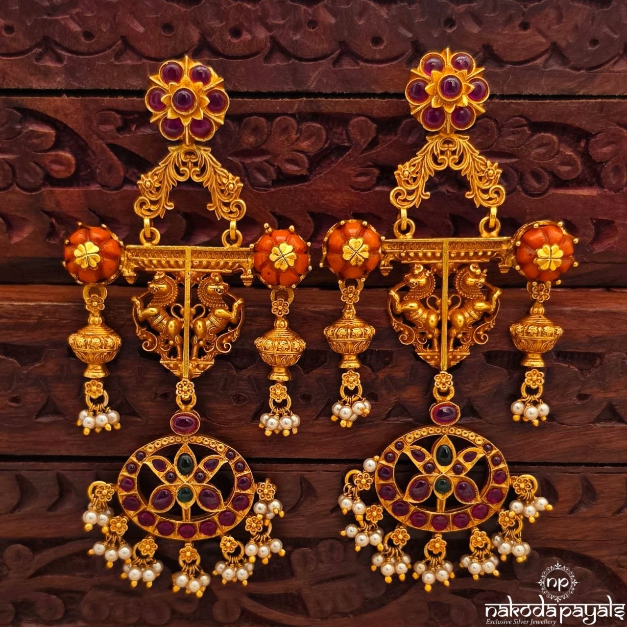 Traditional Coral Pearly Chandbali (Ge11018)