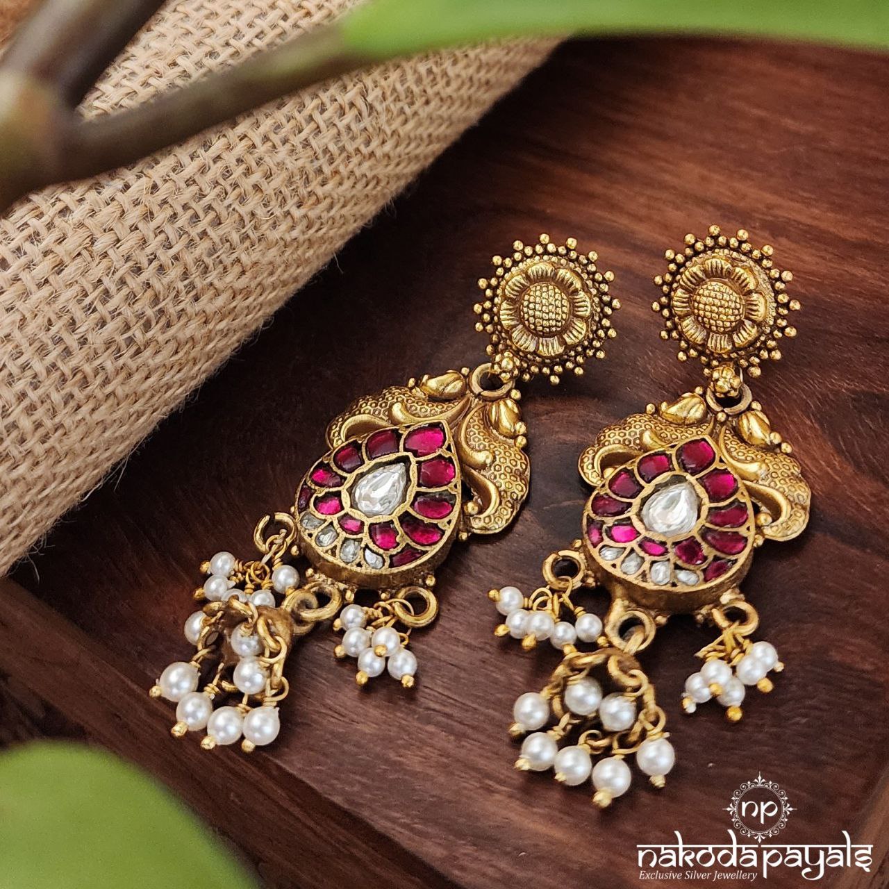 Elegant Flower Earrings (Ge8232)