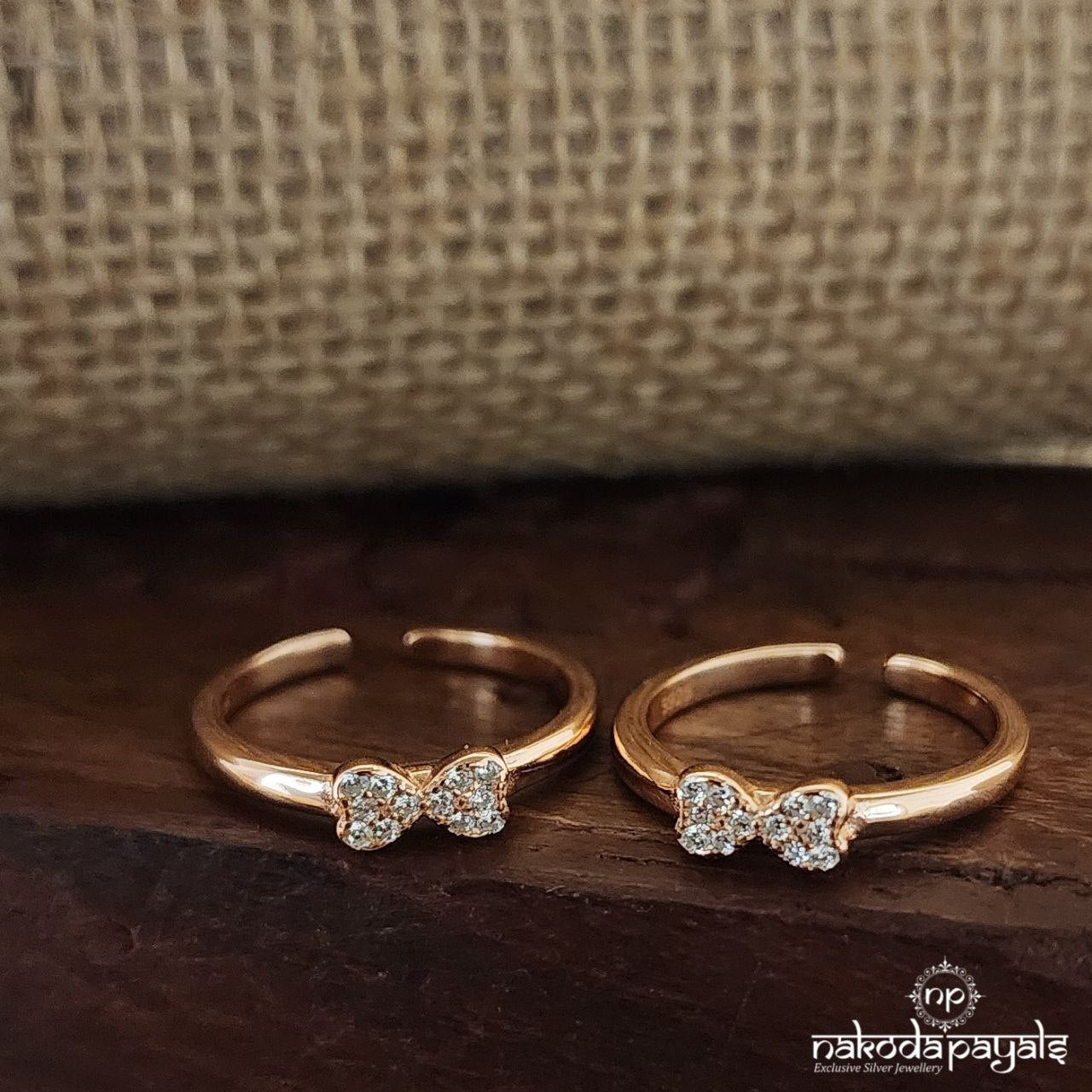 Rose Gold Sparkling Bow Toerings (T4447)