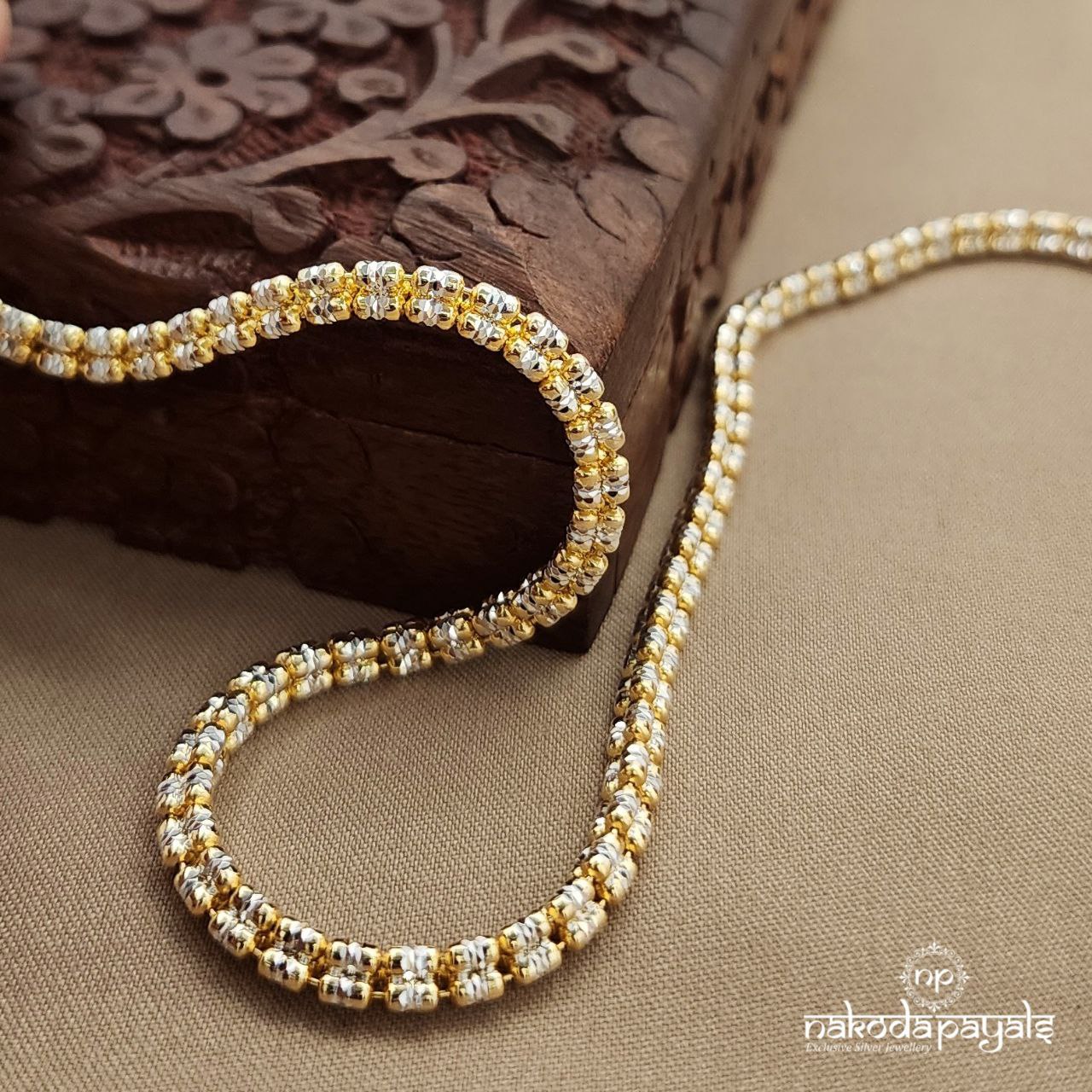 Twinkling Gleam Neckpiece (St3361)