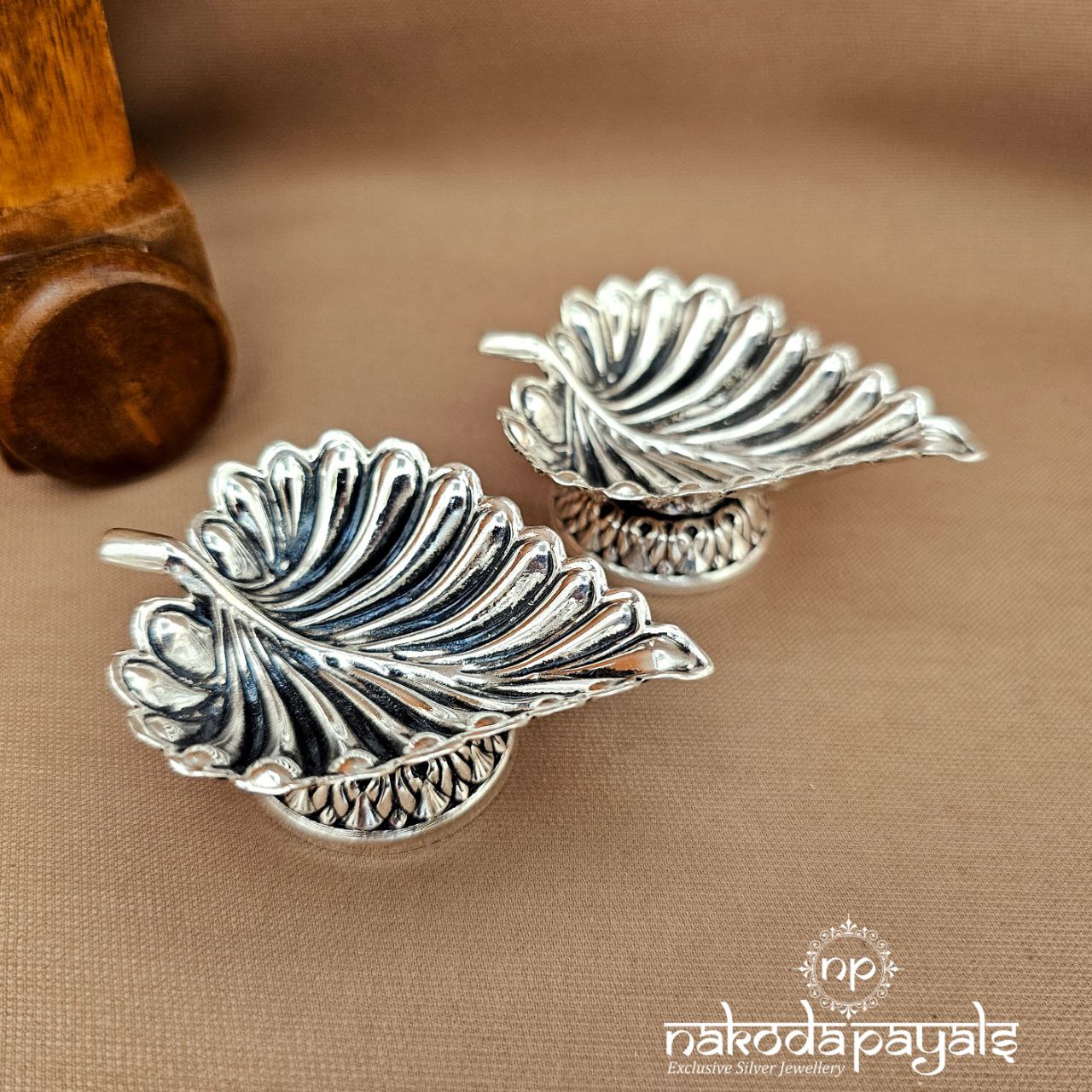 Leafy Oxidised Deepam Pair (Aa2381-82)