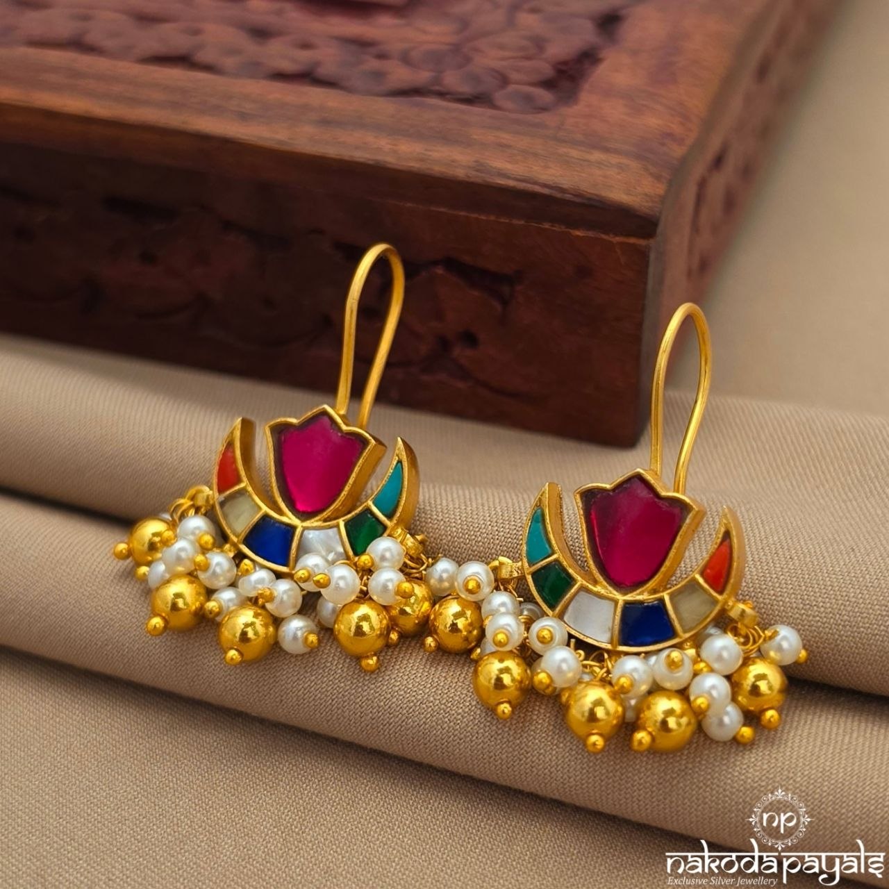 Pearly Navarathna Hanging (Ge10891)