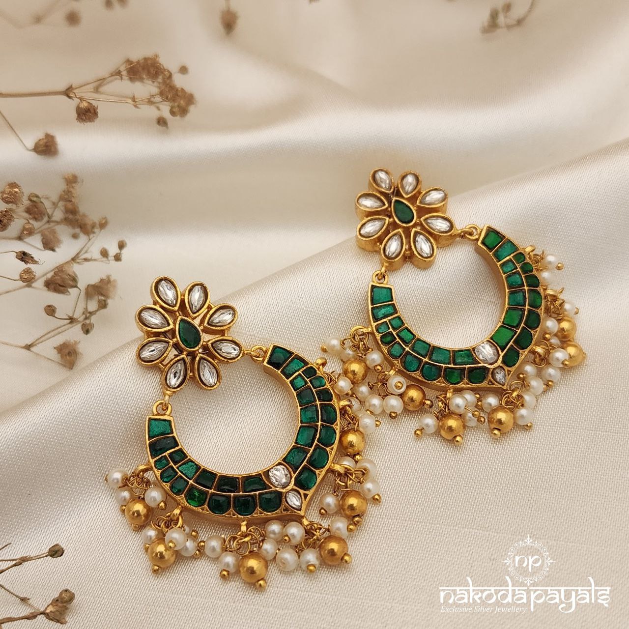 Green & White Kundan Earrings (Ge8321)