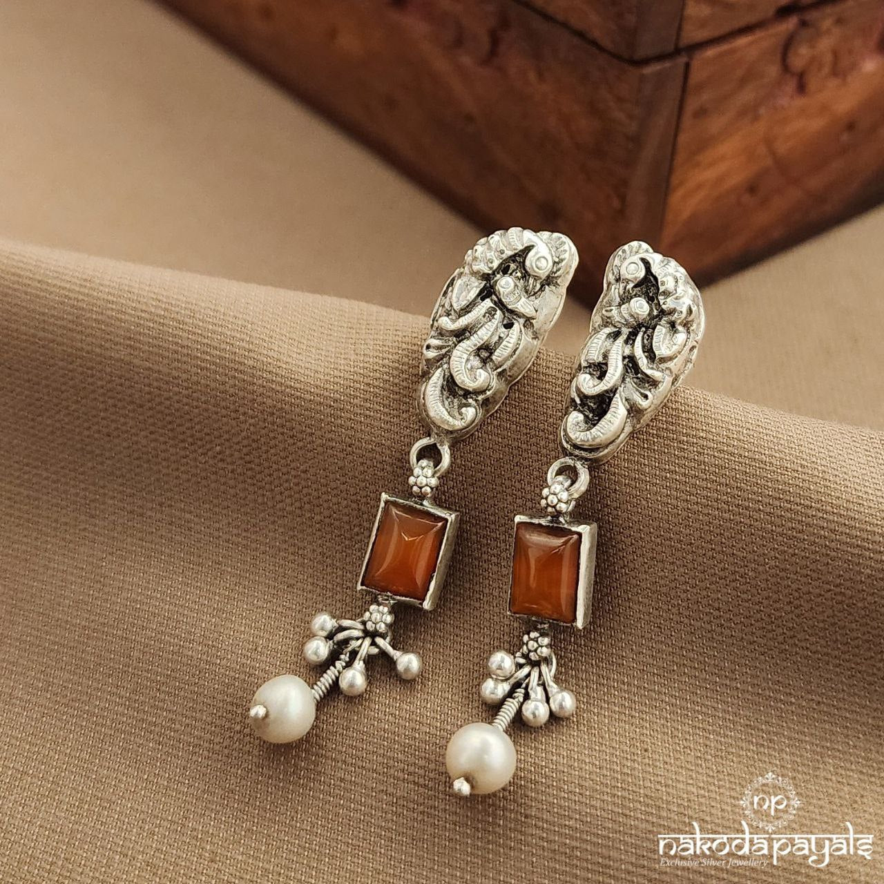 Peacock Orange Studs (S3744)