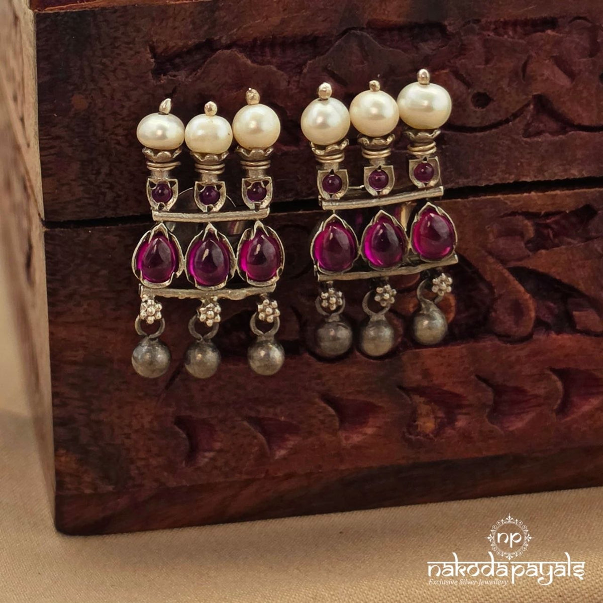 Pearly Dot Studs (S4268)