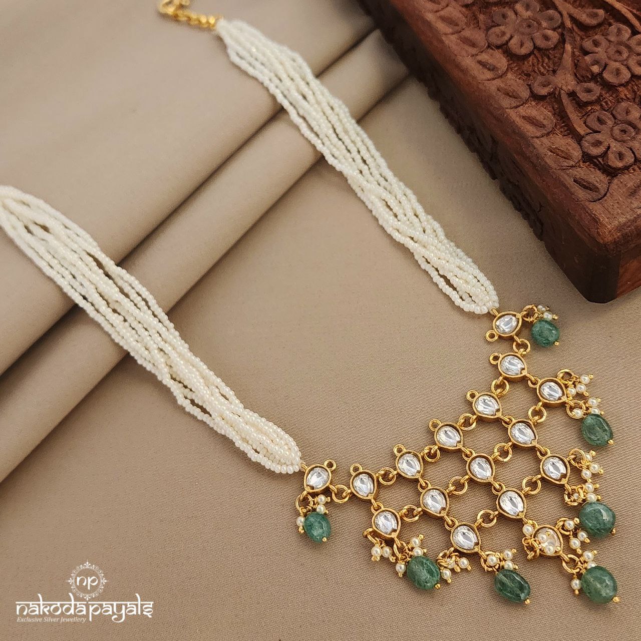Floral Kundan White Neckpiece (Gn8885)