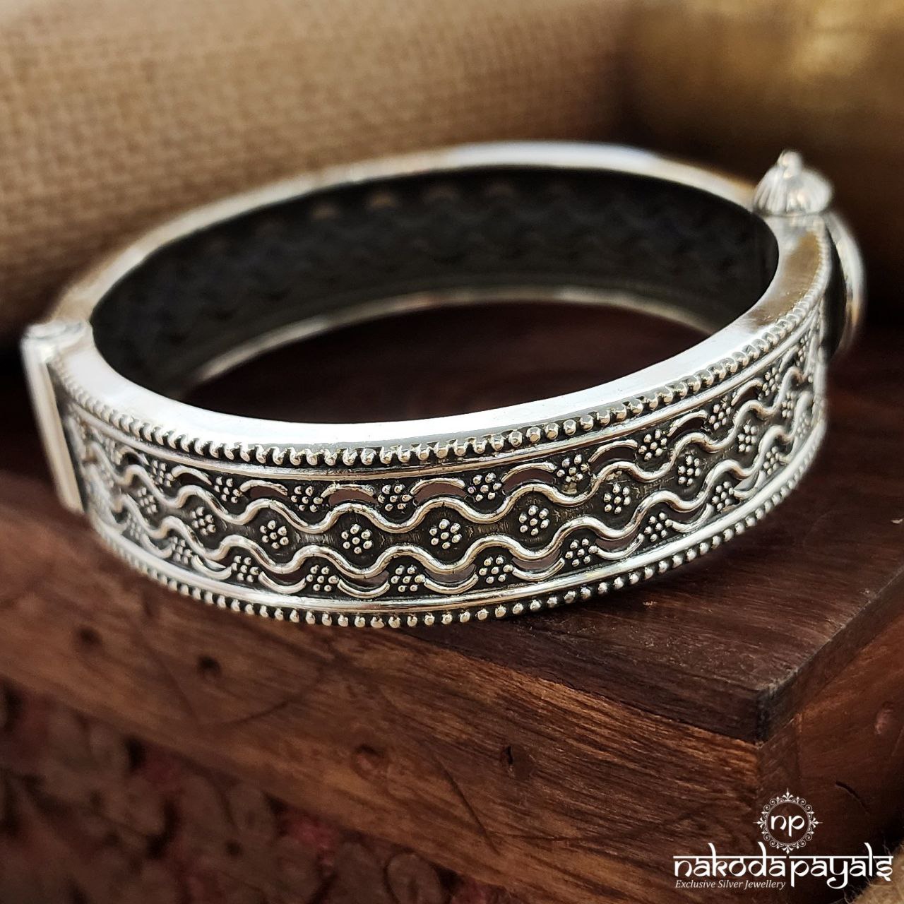 Circular Pink Screw Kada (K5120)