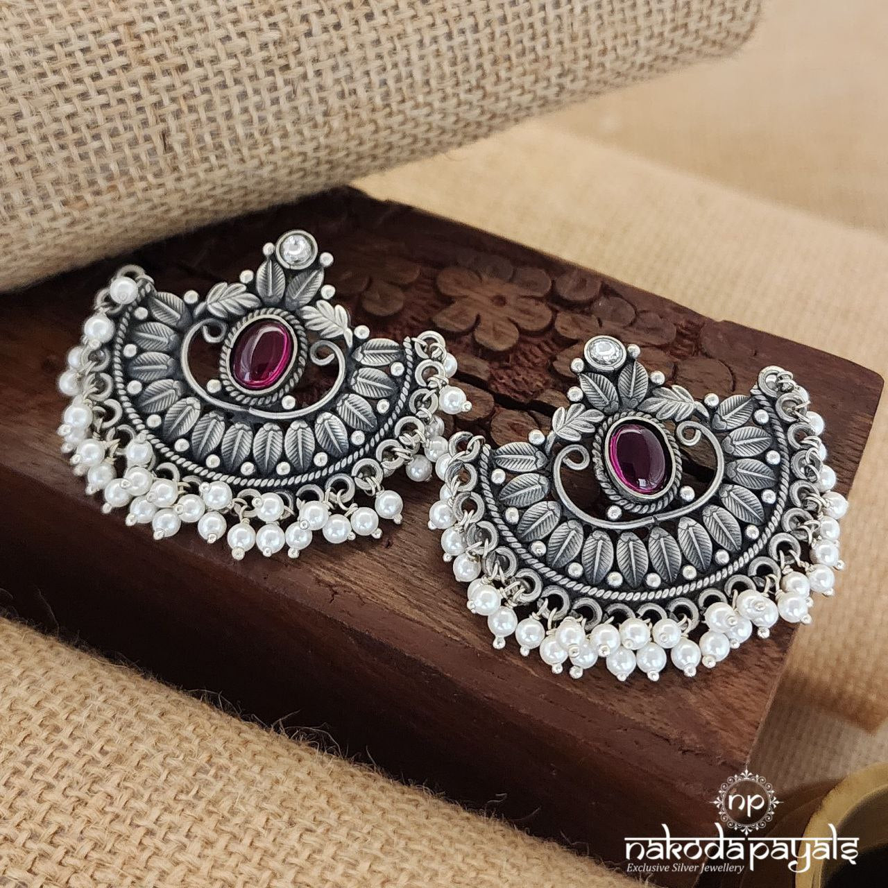 Pretty Red Leafy Earrings (C2026)