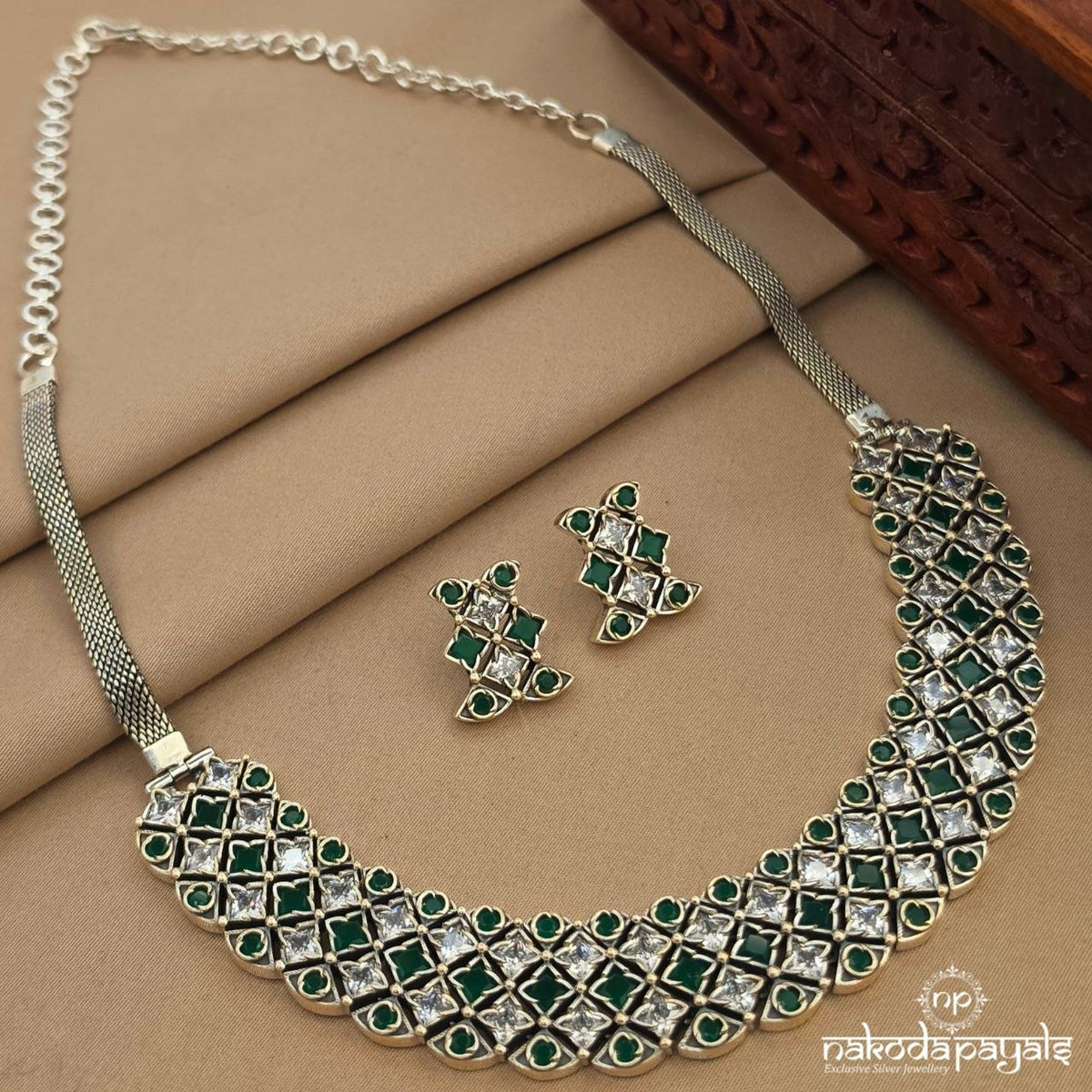 Green Squarish Floral Neckpiece (N12180)