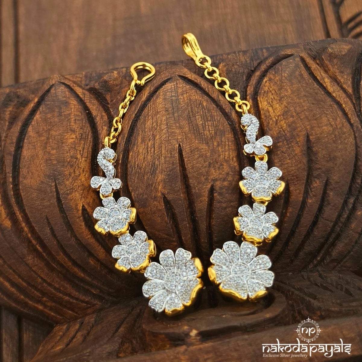 Floral Earrings With Maati (Ge11603)