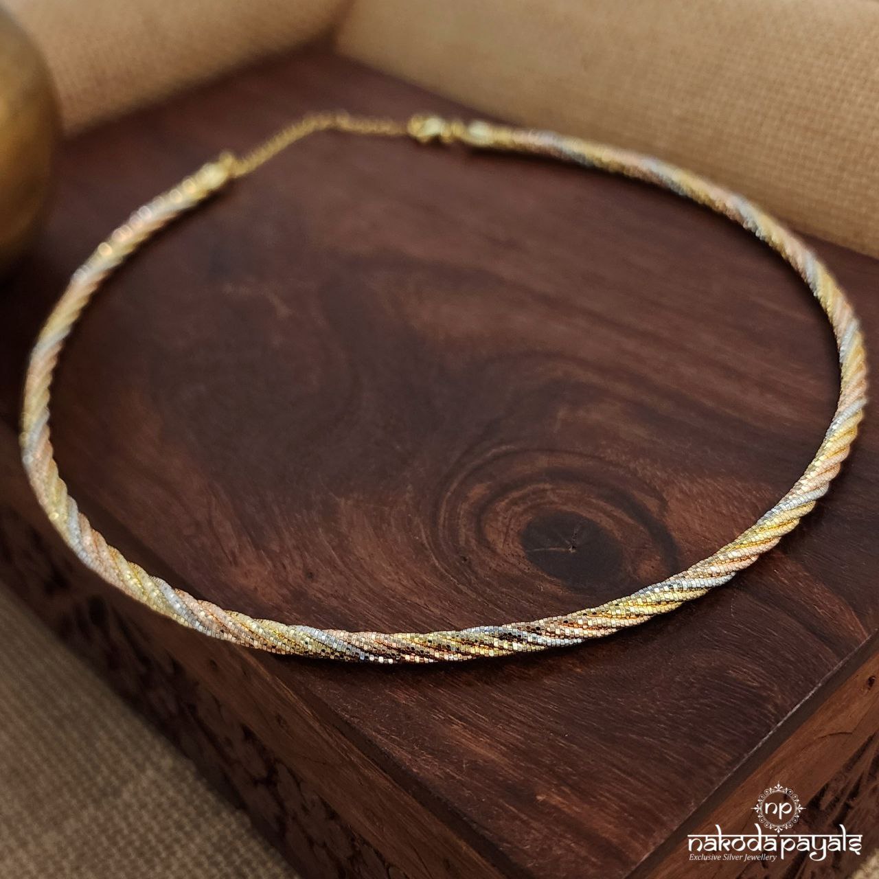 Golden Glint Of Evening Grace Neckpiece (St3378)