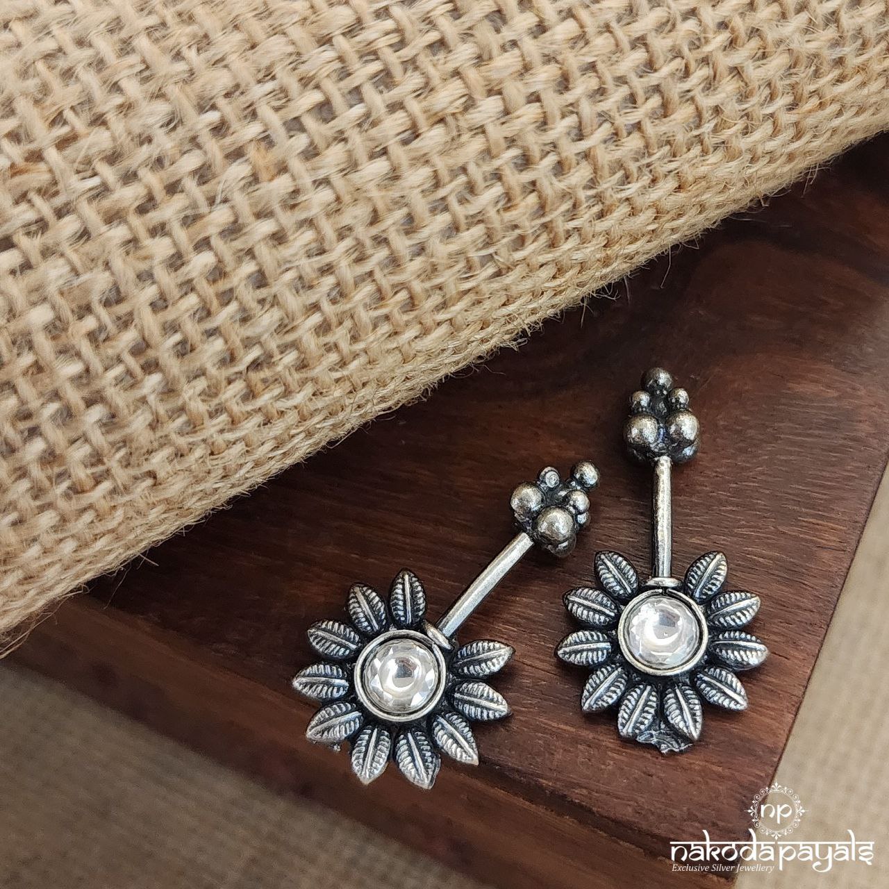 Leafy White Bugadi (St2958)