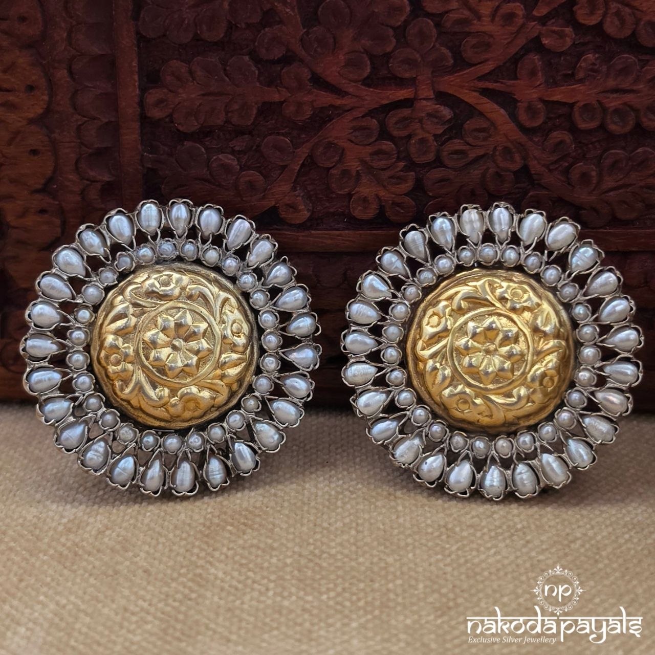 White pearly Floral Studs (S4201)